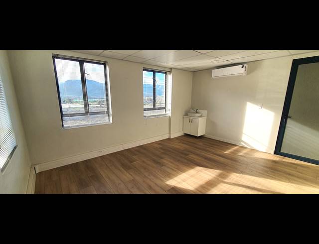 22M² OFFICE TO LET IN PAARL CENTRAL